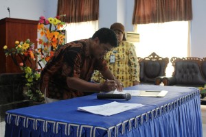 Penandatanganan Pakta Integritas Oleh Kepala BPPP Ambon